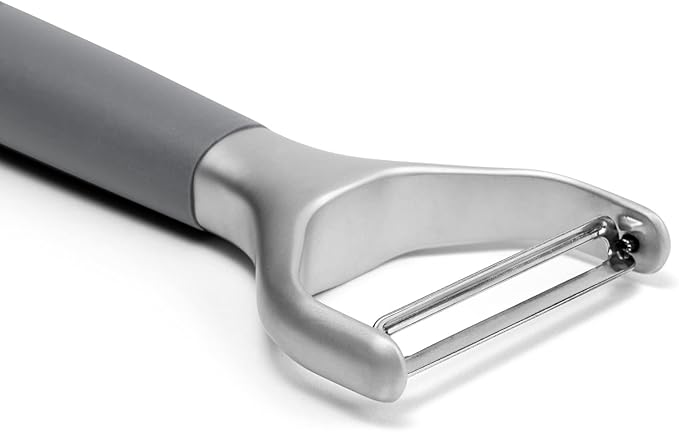 Misen Stainless Steel Vegetable Peeler - Dishwasher Safe Y Peeler - Easy to Use with Potatoes, Cabbage, Carrots, and More - Progessional Grade Kitchen Tool - Gray