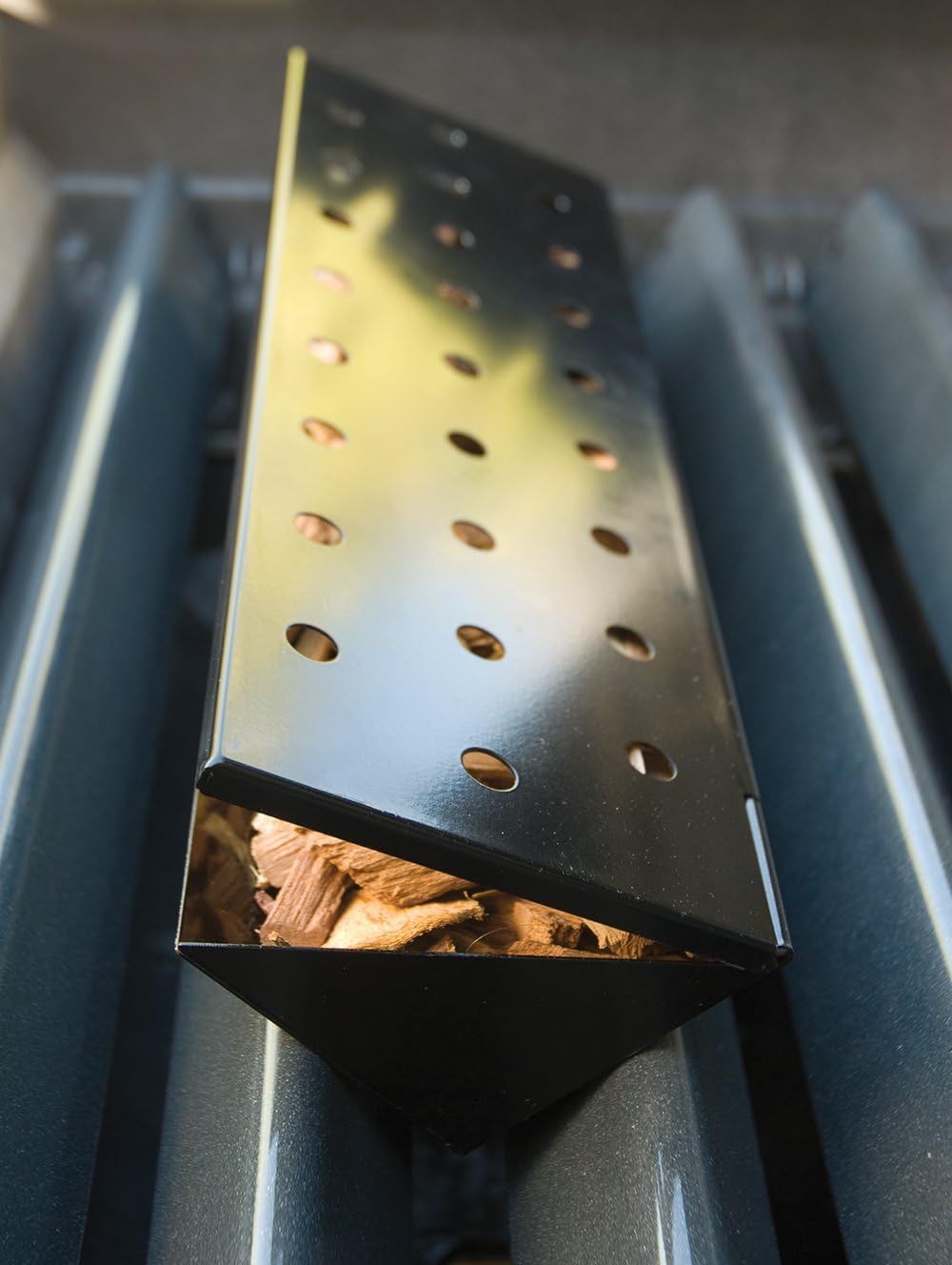 Charcoal Companion Large Nonstick V-Shaped Smoker Box - Intense Smoky Flavor for Gas Grills, Durable Metal - Hinged Lid for Easy Wood Chip Access - Convenient, Clean Grilling Experience (Black)