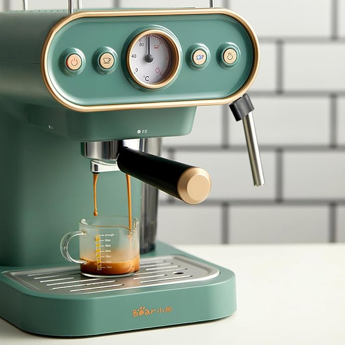 compact high-pressure coffee machine with steam frother