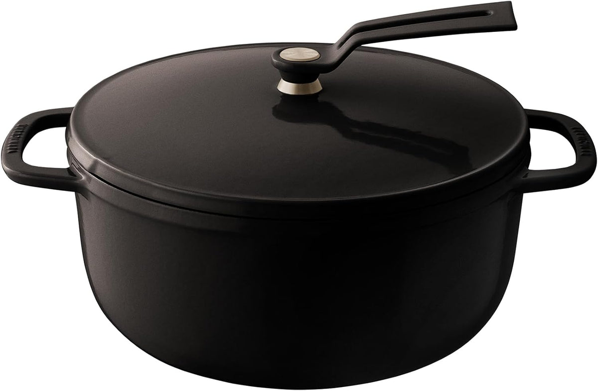 Vermicular Oven Pot 2.0 | Lightweight Enameled Cast Iron Pot | 22cm (3.7 Qt) | Non-Toxic | Induction-compatible | Dutch Oven | Made in Japan | Hazelnut Brown