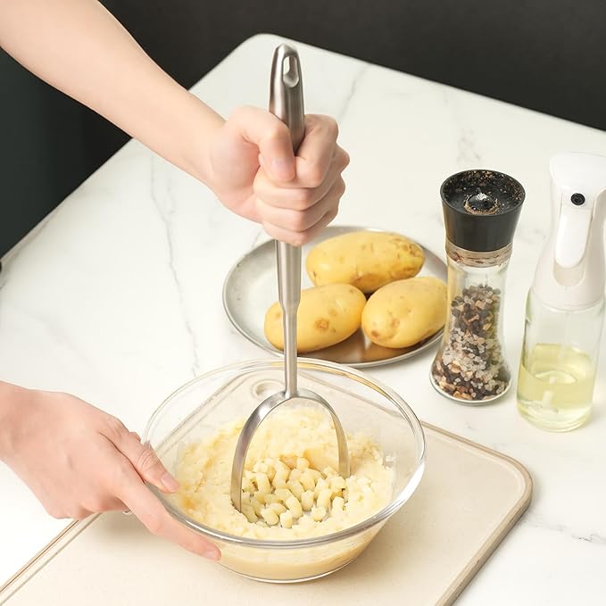 Heavy Duty Mashed Potatoe Masher, Professional Integrated Stainless Steel Potato Masher, Food Masher for Avocado, Potatoes, Beans, Meat, Vegetables, Dishwasher Safe (Heavy Duty stainless steel Masher)