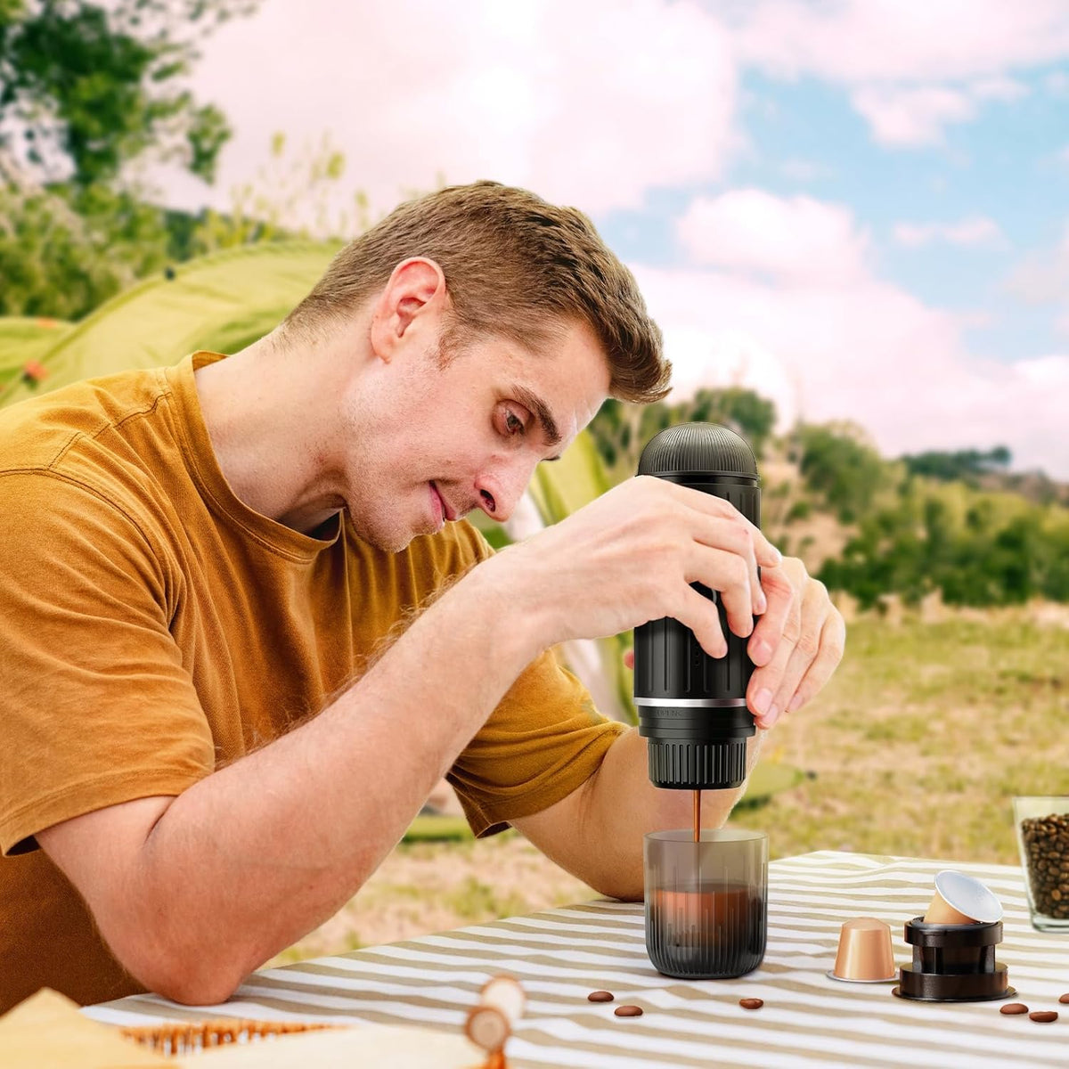 Rich Crema Portable Electric Espresso Coffee Maker, Fast self-heating 2 IN 1 Extraction System Espresso Machine, Support Ground Coffee and NS capsule, for Travel、Car、Hiking、Climbing（Black）