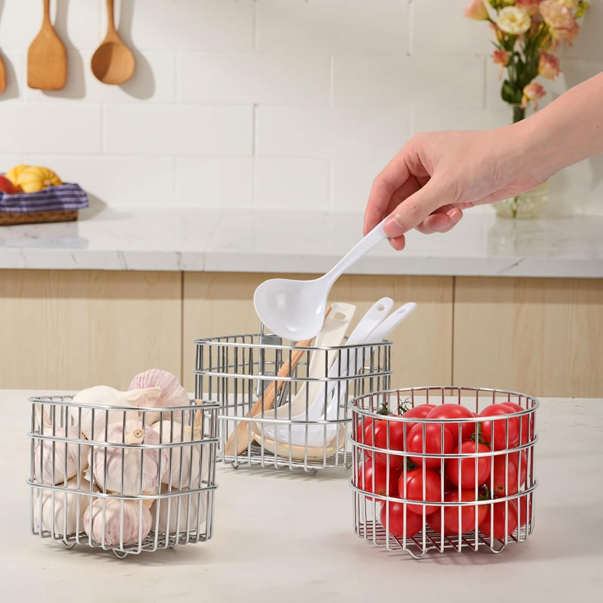 304Stainless Steel Wire Mesh Fruit Basket Colander, 3.5L Countertop Storage Organizer for Fruits, Vegetables, Snacks.7.48x 7.48x 3.94 in (19cm,Rounded Square)