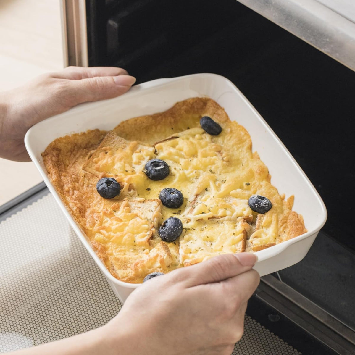 3 QT Wide Ceramic Baking Dish, White Casserole Dish with, Lasagna Pan for Oven, Ceramic Baking Pan, Kitchen Decor, Microwave Oven Safe, Dinner, Wedding (9.4" x 11.8")