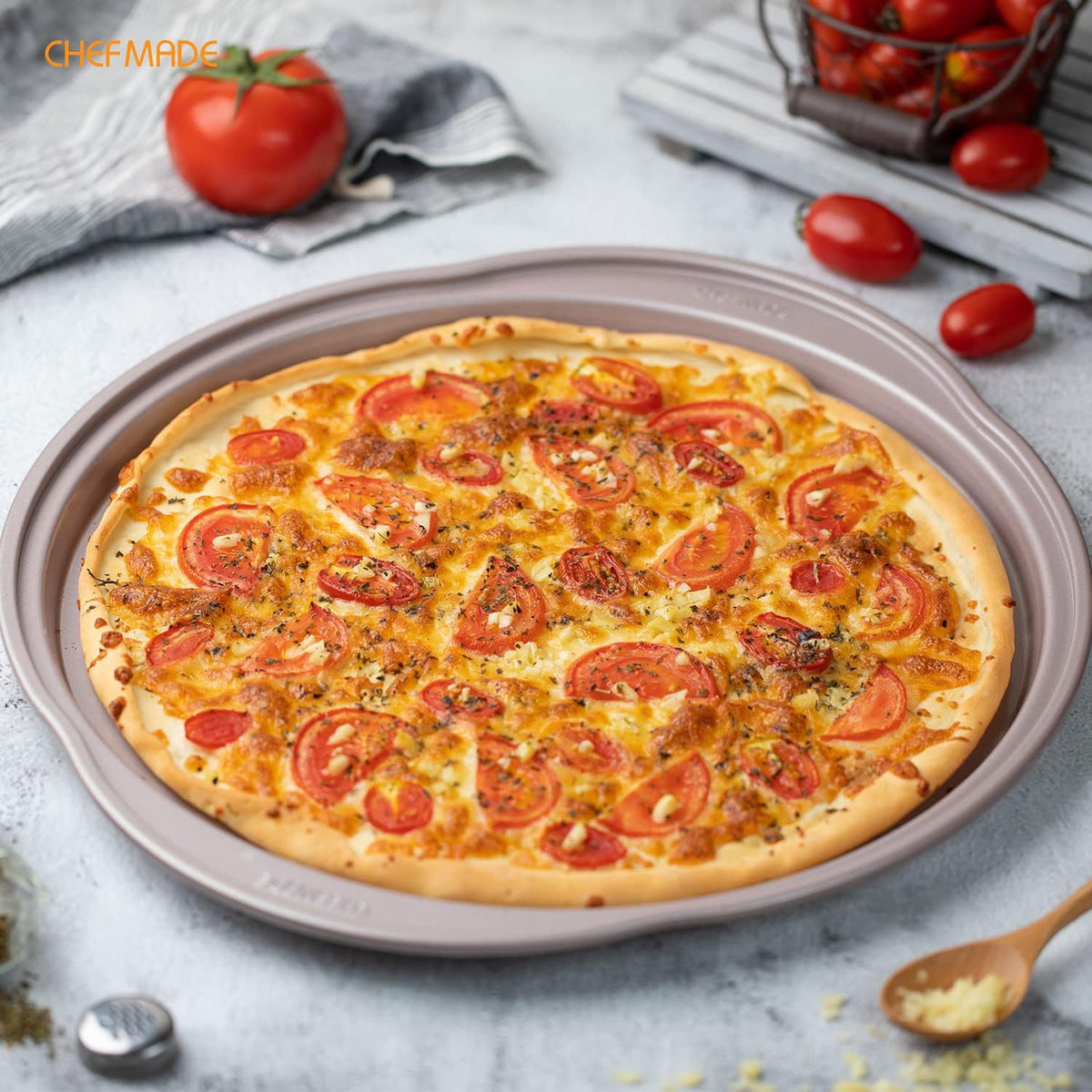 CHEFMADE Pizza pan, 14 Inch with Holes Non-Stick Pizza Crisper Pan Bakeware for Oven Baking (Champagne Gold)