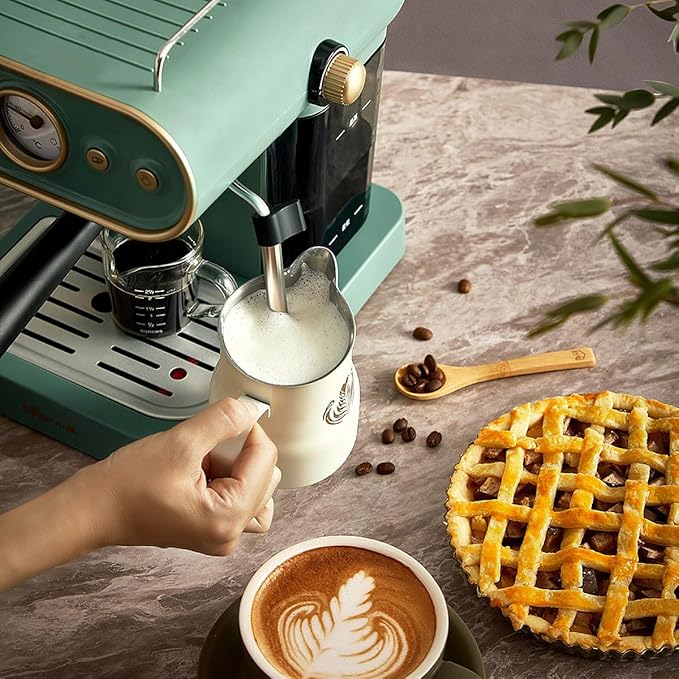 compact high-pressure coffee machine with steam frother