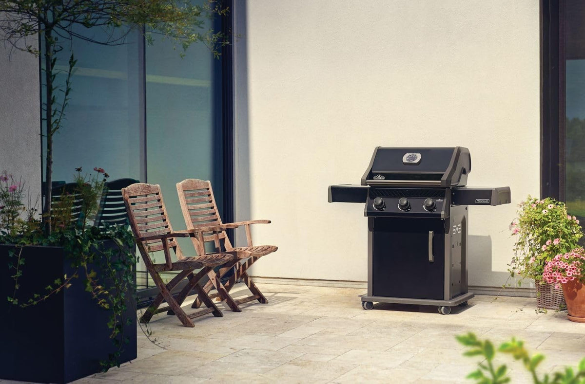 Napoleon Rogue 425 Natural Gas Grill, Black, Durable 3-Burner Outdoor BBQ
