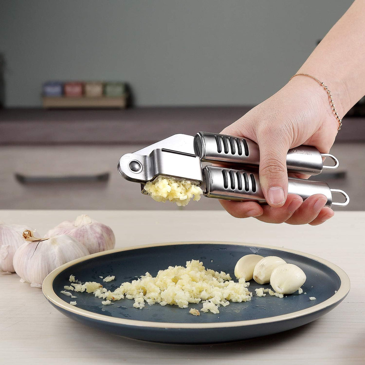 Pizza Cutter Set Stainless Steel Kitchen Gadget Set (6 PCS Set) - Includes Pizza Cutter Wheel, Chocolate & Cheese Grater, Serrated Pie & Cake Server, Garlic Press, Free Brush and Bonus Oven Mitt