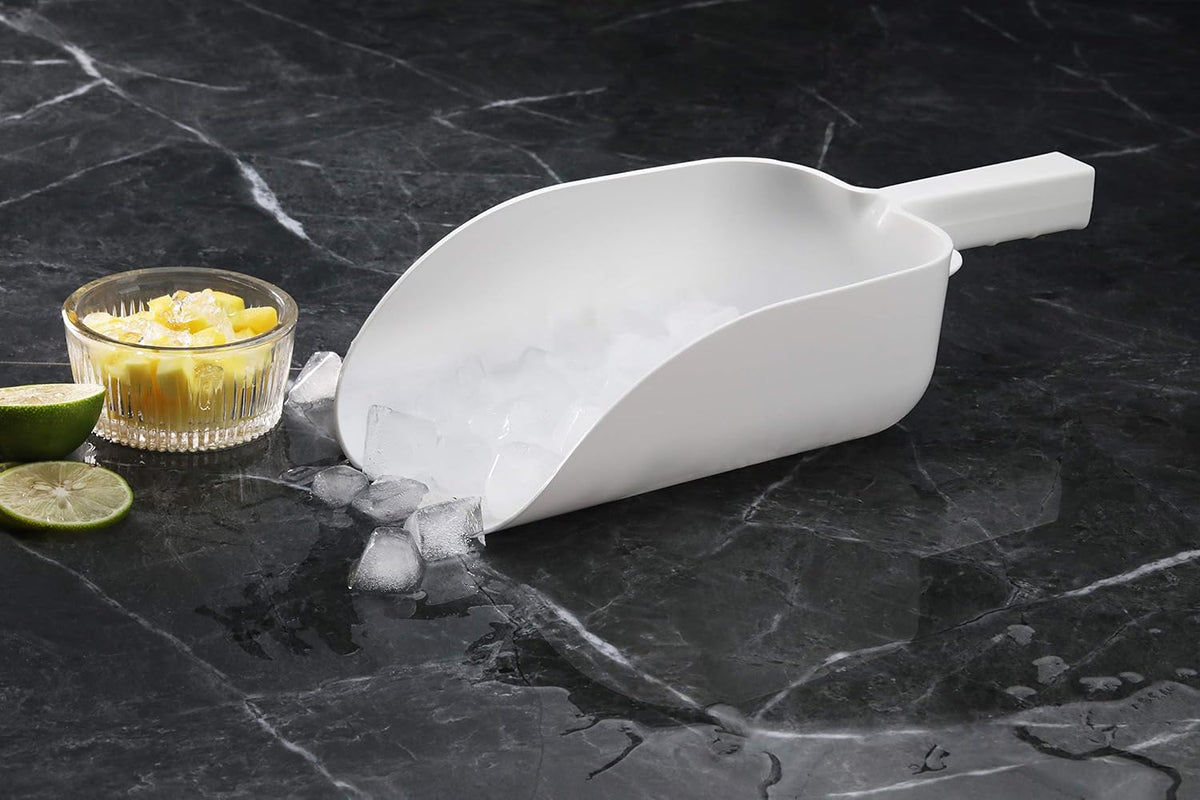 New Star Foodservice 34486 Polycarbonate Plastic Utility Ice Scoop, White, 64-Ounce