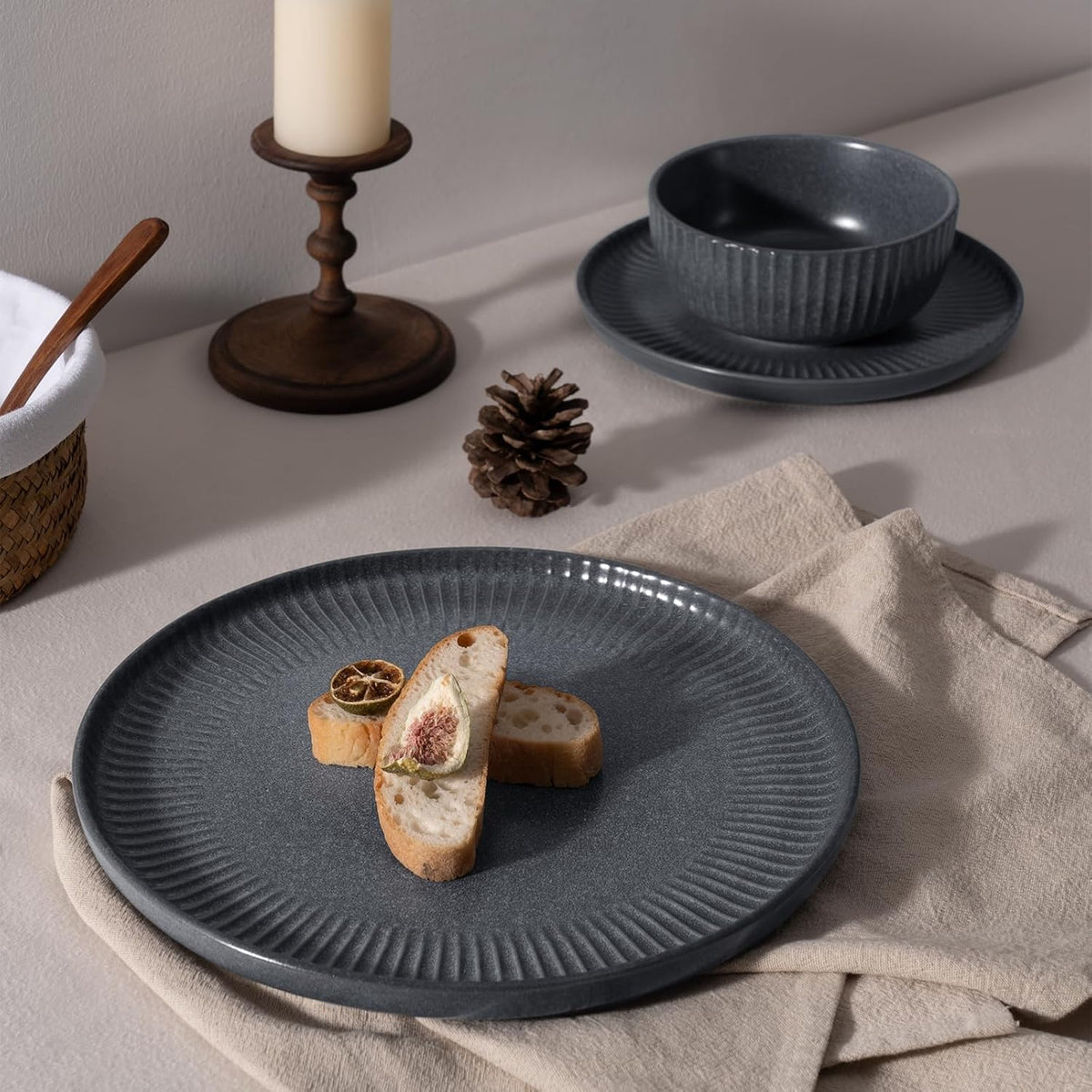 Famiware Starlight Dinnerware Sets, Plates and Bowls Dish Set of 6 (18 Pieces), Ribbed Textured Tableware - Dishwasher & Microwave Safe, Chip Resistant, Reactive Glaze, Matte Midnight Grey