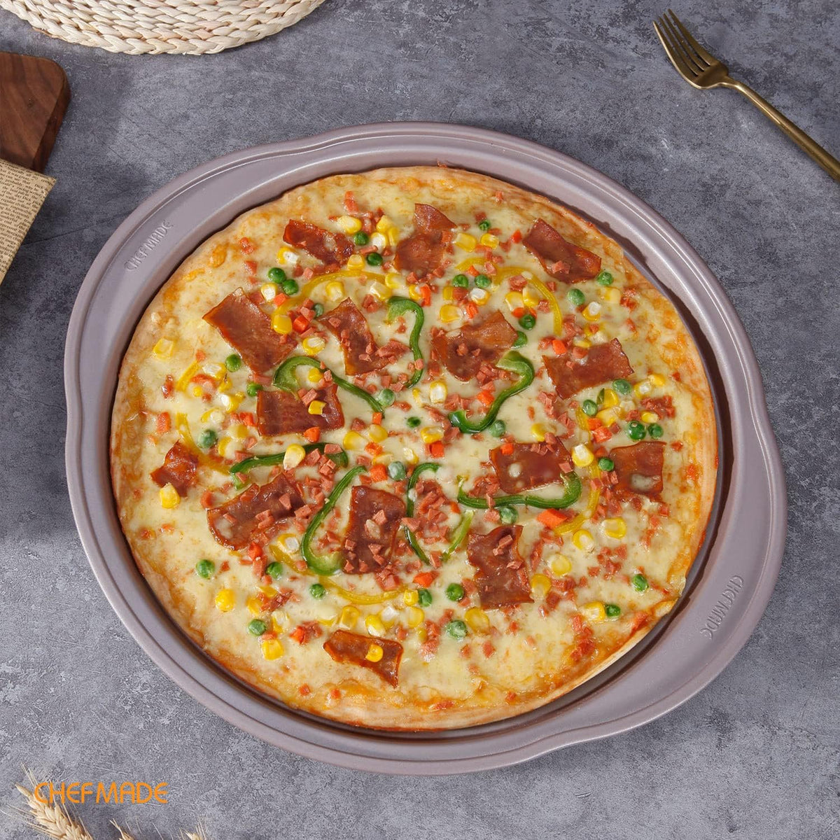 CHEFMADE Pizza pan, 14 Inch with Holes Non-Stick Pizza Crisper Pan Bakeware for Oven Baking (Champagne Gold)