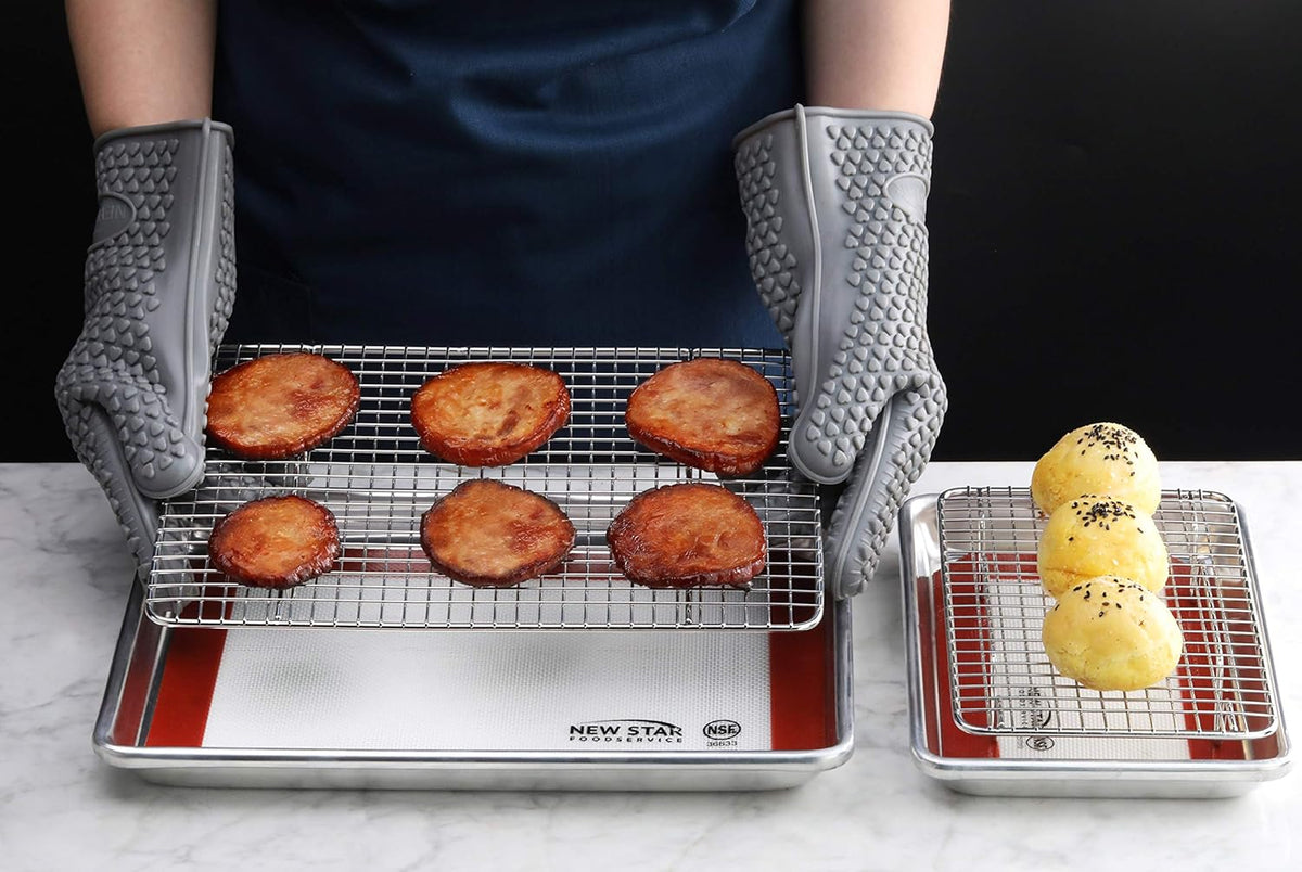 New Star Foodservice 1028768 Commercial-Grade Bun Pan/Baking Sheet, Baking Mat, Cooling Rack Combo, 1/8 and 1/4 Sizes Each