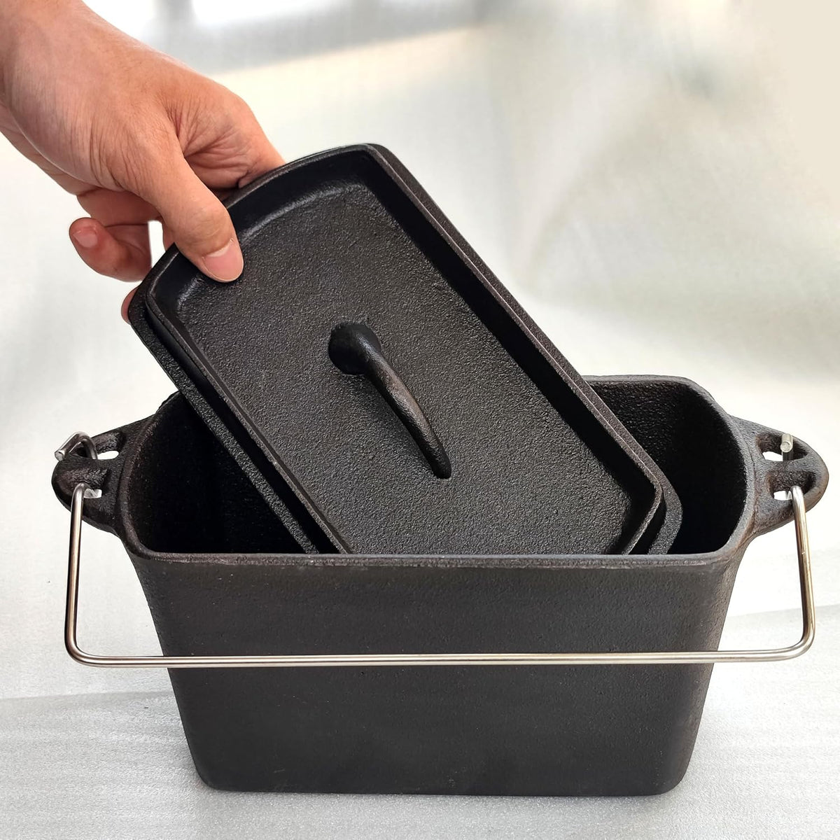 Voulosimi Cast Iron Loaf Oven Pan - 4.33"x4.92"x8.66" Durable Loaf Pans Rectangular Baking Pan for home baking (Bread Pan, 2 QT)