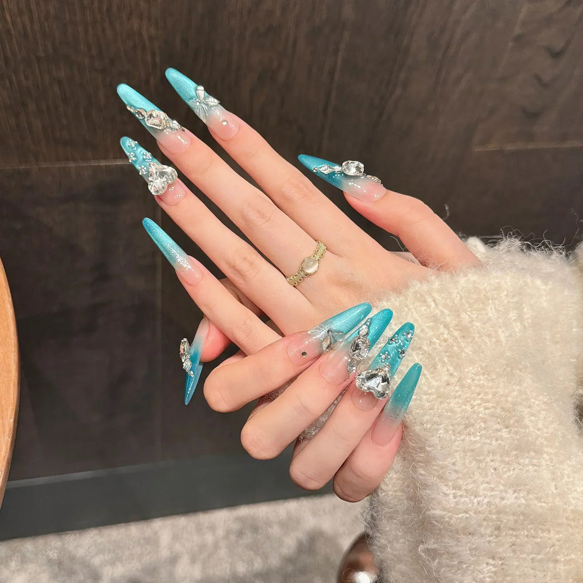 Gradient Blue Cat Eye Nails